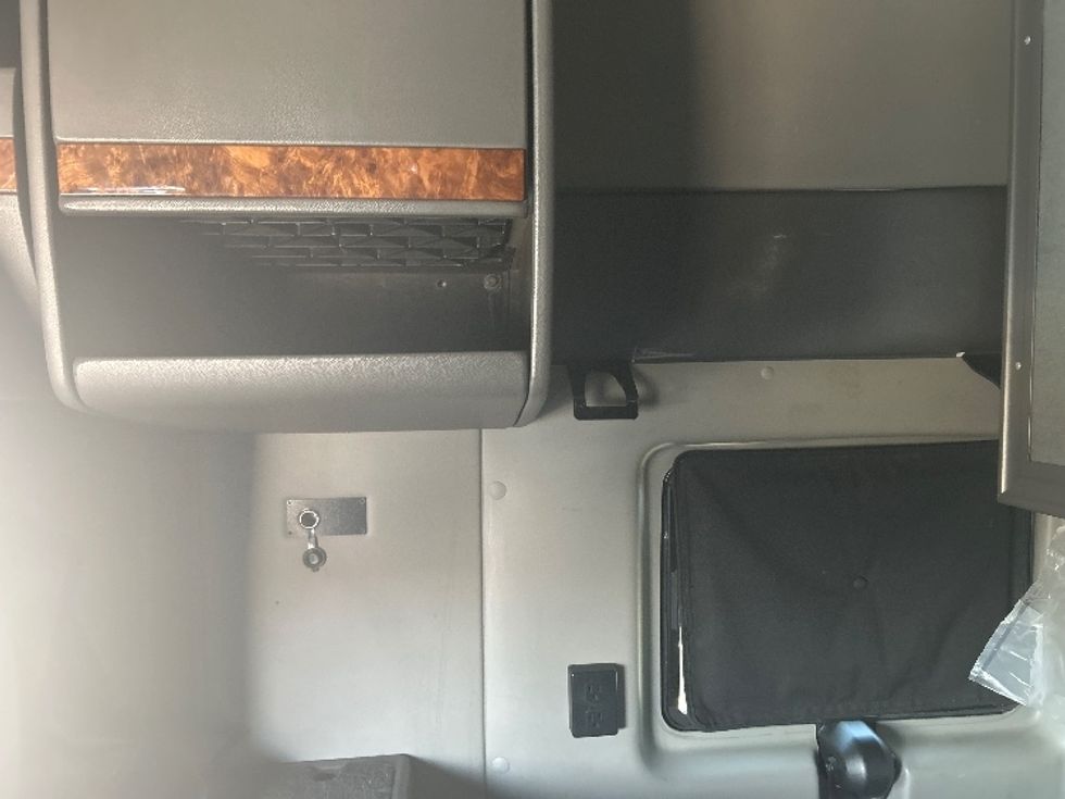 Sleeper Tractor-Heavy Duty Tractors-International-2020-LT625-El Paso-TX-702,822\n\t\tmiles-$ 29,000 - Image 19