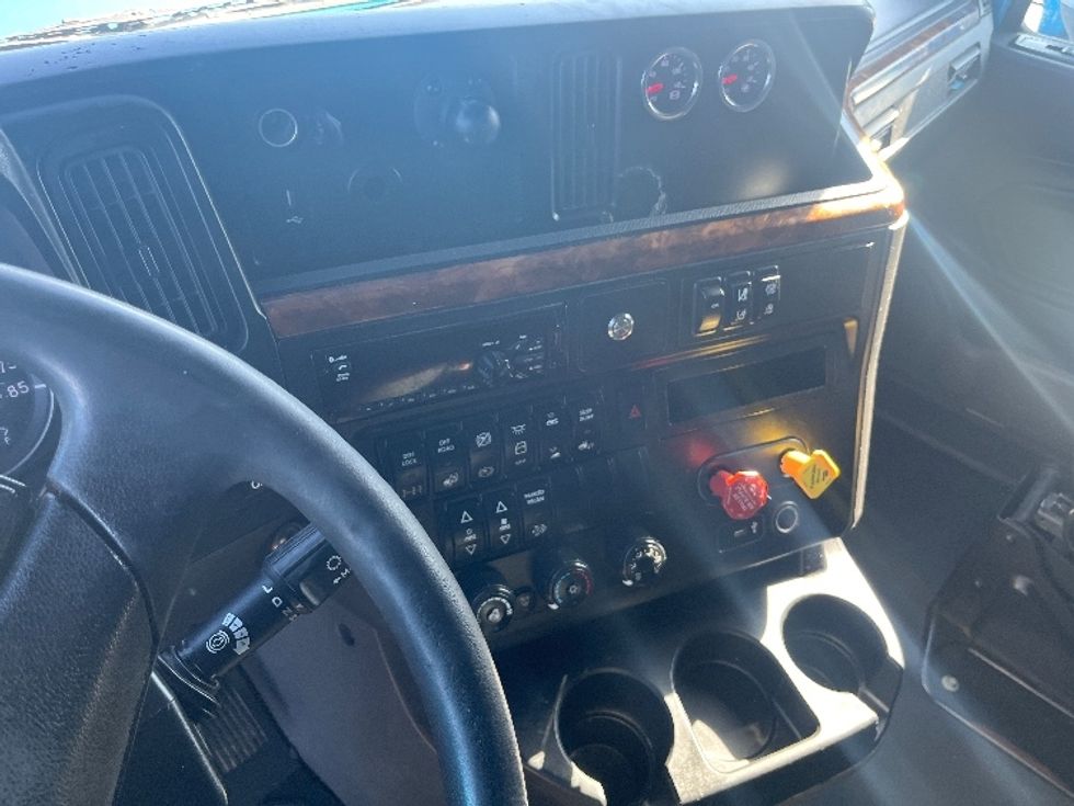 Sleeper Tractor-Heavy Duty Tractors-International-2020-LT625-El Paso-TX-703,120\n\t\tmiles-$ 31,500 - Image 10