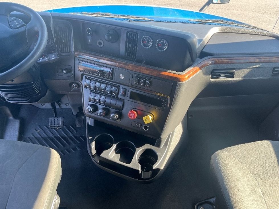 Sleeper Tractor-Heavy Duty Tractors-International-2020-LT625-El Paso-TX-703,120\n\t\tmiles-$ 31,500 - Image 12