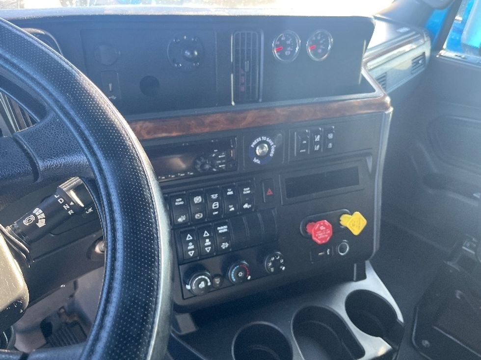 Sleeper Tractor-Heavy Duty Tractors-International-2020-LT625-El Paso-TX-703,502\n\t\tmiles-$ 31,500 - Image 10