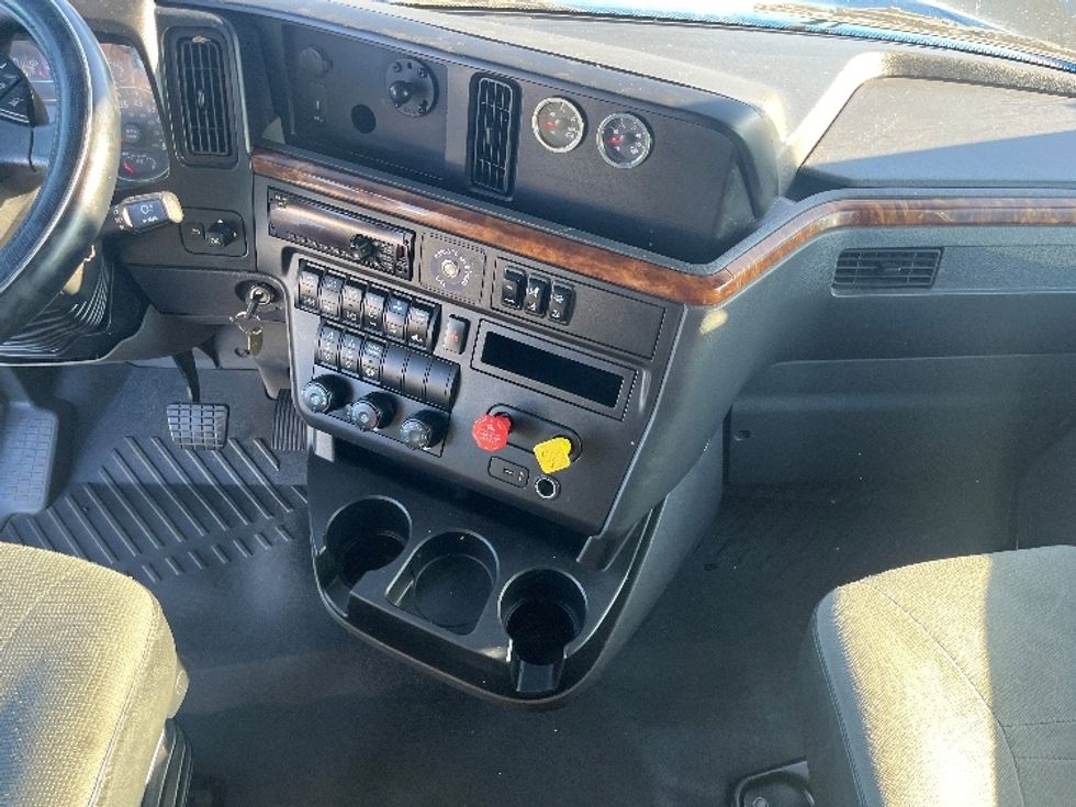 Sleeper Tractor-Heavy Duty Tractors-International-2020-LT625-El Paso-TX-703,502\n\t\tmiles-$ 31,500 - Image 12