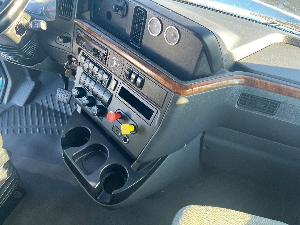 Sleeper Tractor-Heavy Duty Tractors-International-2020-LT625-El Paso-TX-703,502\n\t\tmiles-$ 31,500 - Image 15