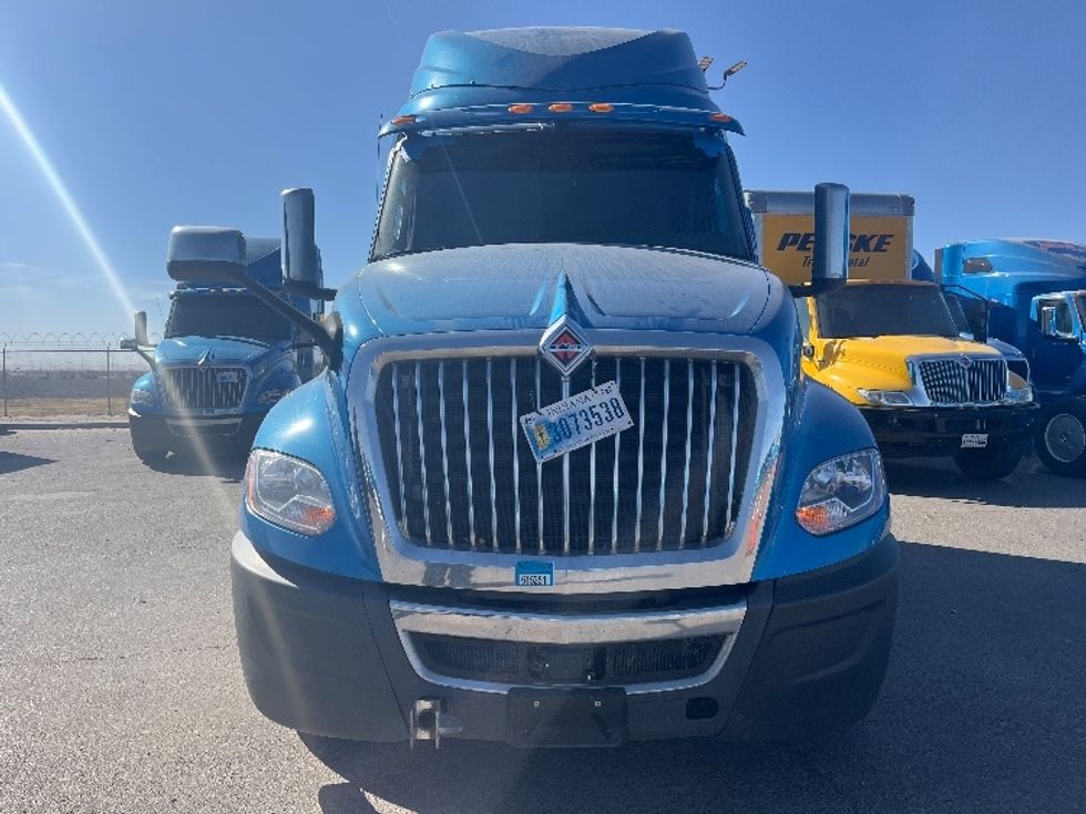 Sleeper Tractor-Heavy Duty Tractors-International-2020-LT625-El Paso-TX-706,351\n\t\tmiles-$ 28,000 - Image 2