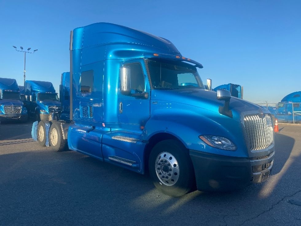 Sleeper Tractor-Heavy Duty Tractors-International-2020-LT625-El Paso-TX-711,949\n\t\tmiles-$ 30,750 - Image 1