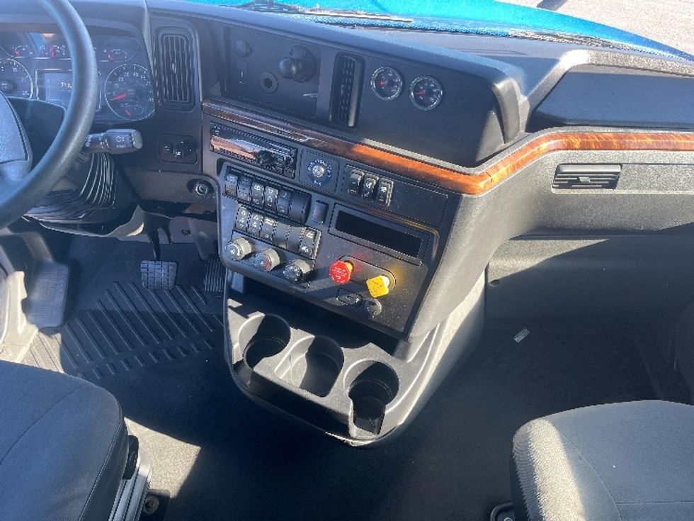 Sleeper Tractor-Heavy Duty Tractors-International-2020-LT625-El Paso-TX-713,456\n\t\tmiles-$ 30,750 - Image 12