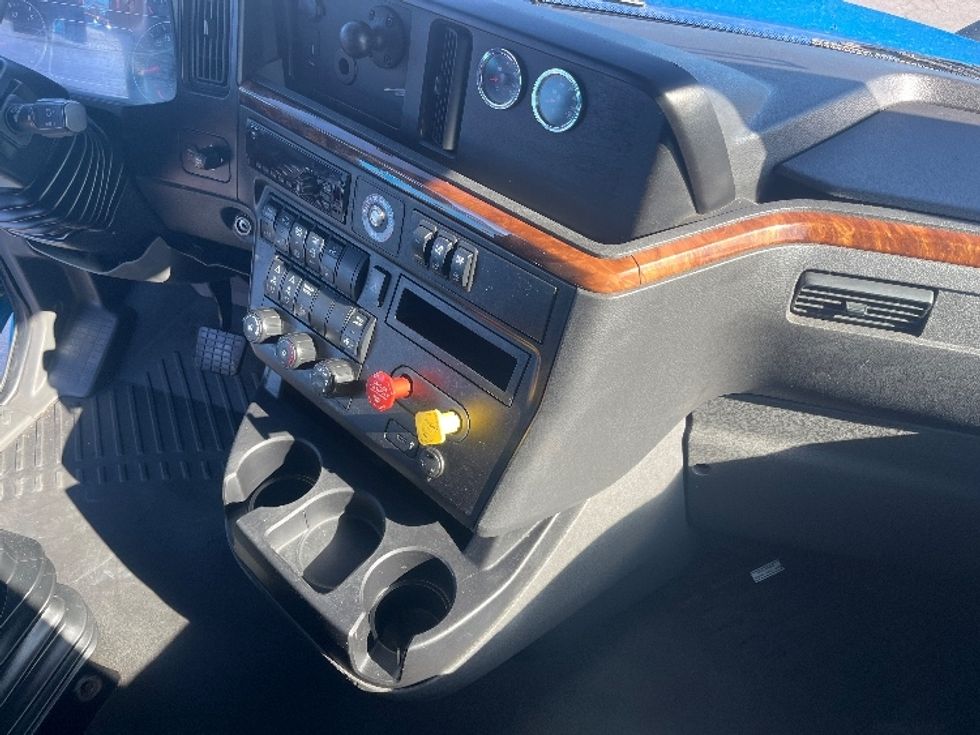 Sleeper Tractor-Heavy Duty Tractors-International-2020-LT625-El Paso-TX-713,456\n\t\tmiles-$ 30,750 - Image 15