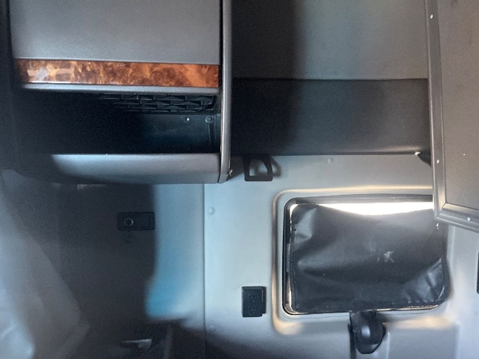 Sleeper Tractor-Heavy Duty Tractors-International-2020-LT625-El Paso-TX-713,456\n\t\tmiles-$ 30,750 - Image 19