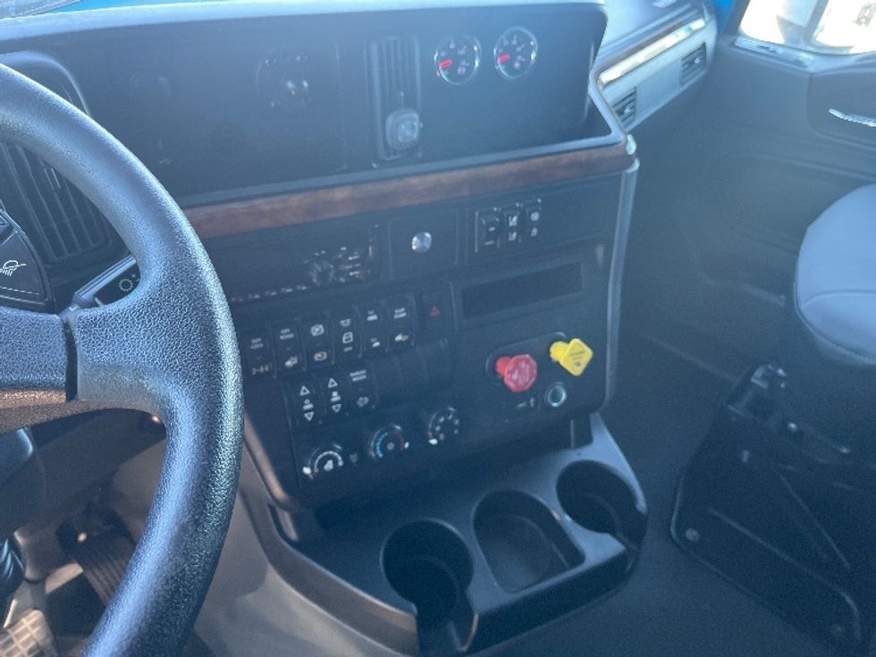 2020 International LT625 LT photo 10