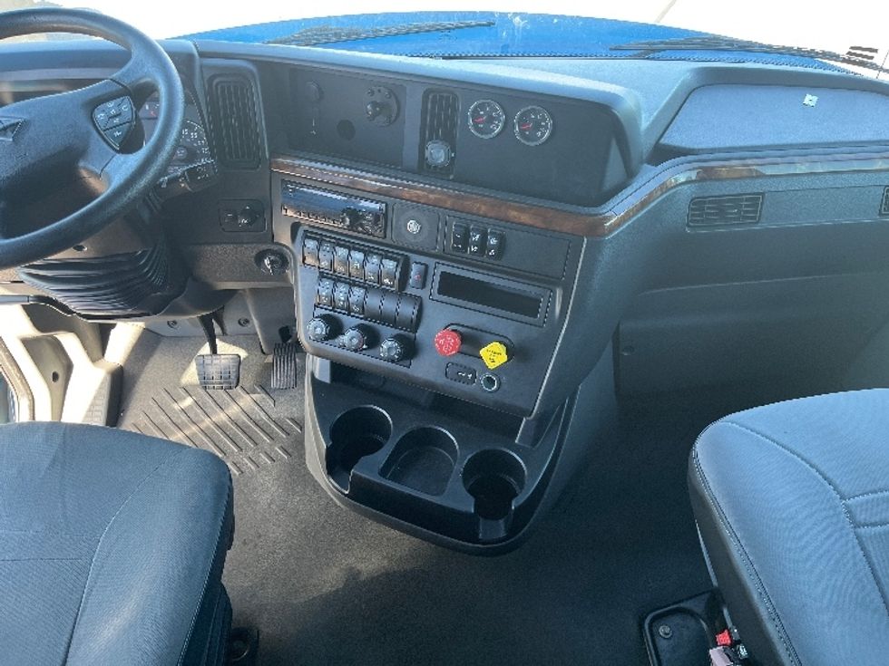 2020 International LT625 LT photo 12