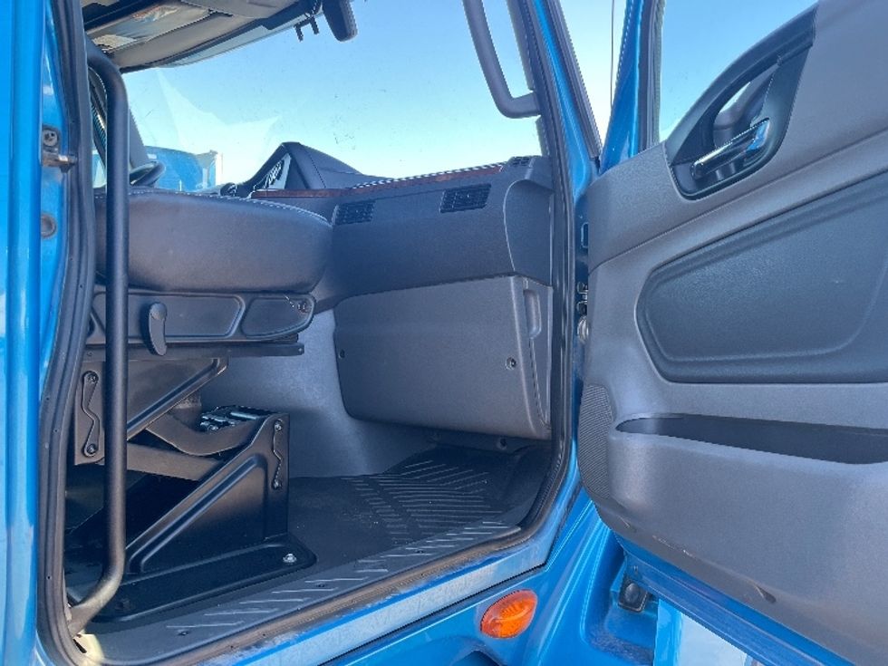 2020 International LT625 LT photo 13