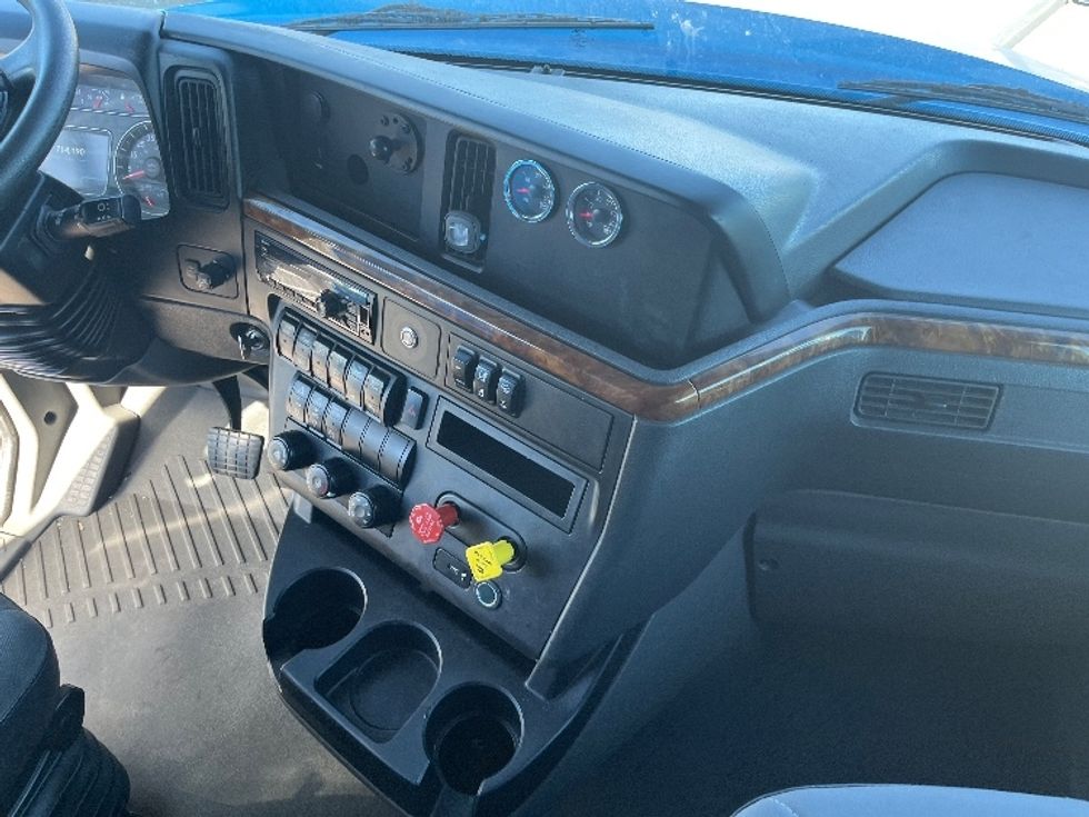 2020 International LT625 LT photo 15