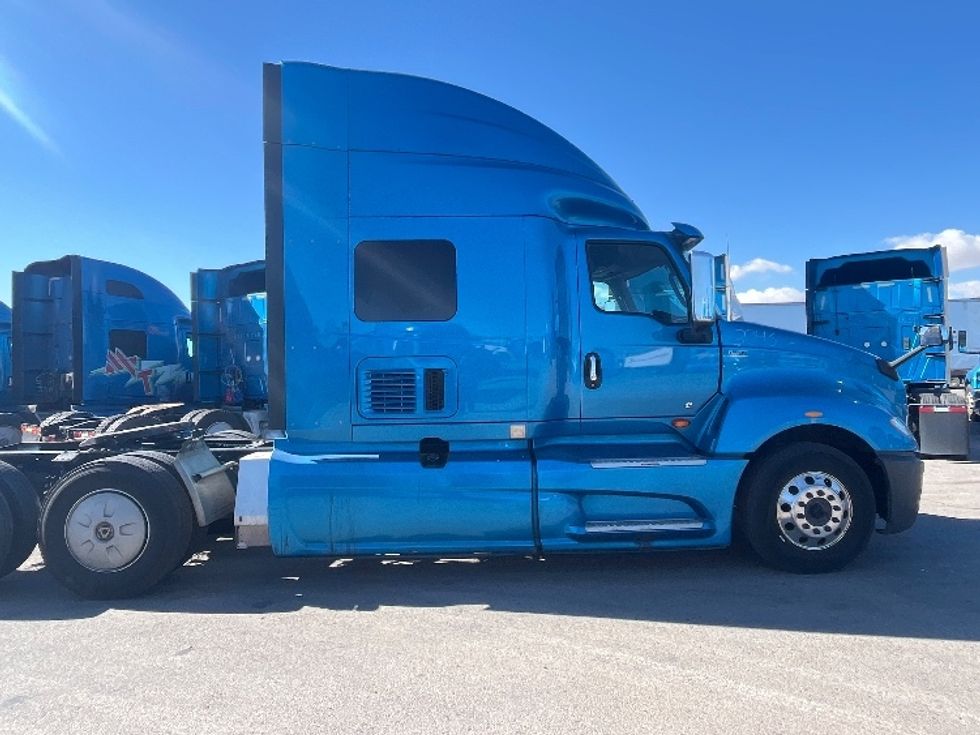 2020 International LT625 LT photo 8