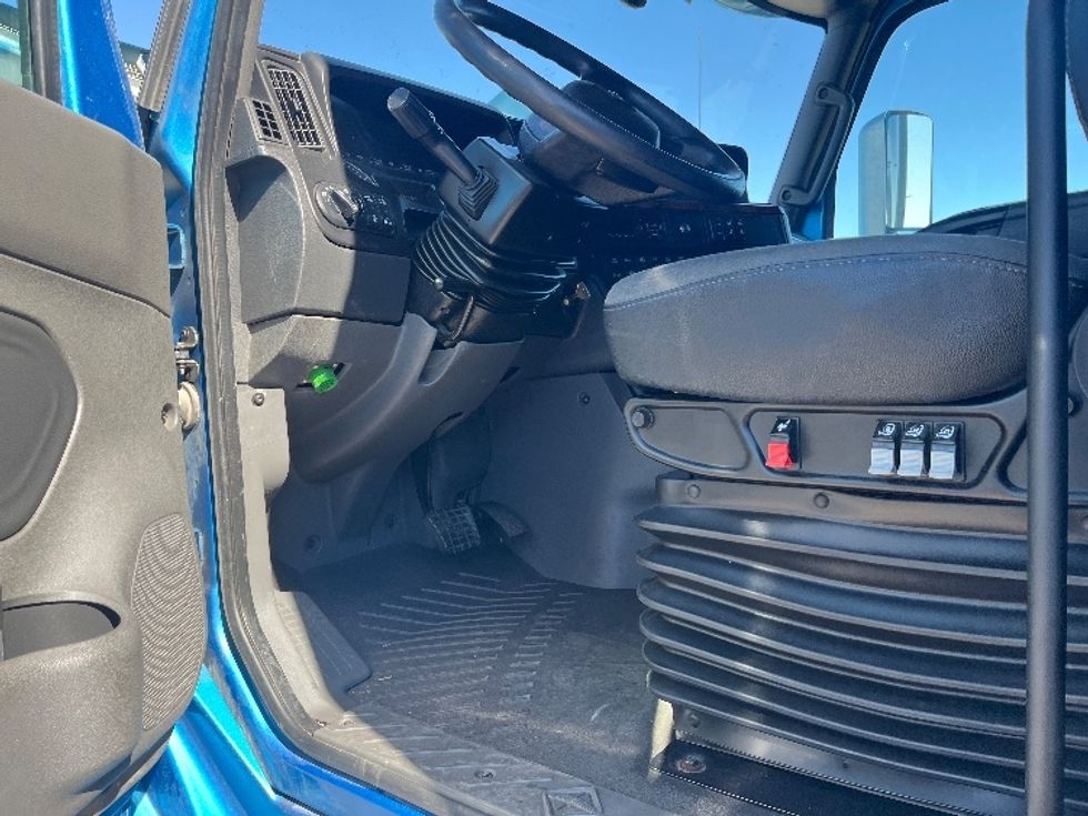 2020 International LT625 LT photo 9