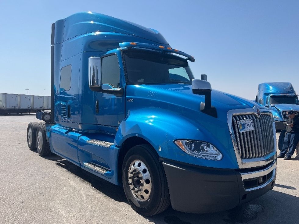 Sleeper Tractor-Heavy Duty Tractors-International-2020-LT625-El Paso-TX-715,534\n\t\tmiles-$ 30,500 - Image 1