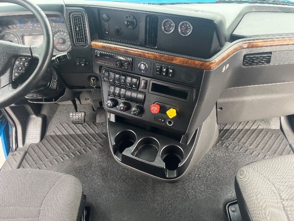 Sleeper Tractor-Heavy Duty Tractors-International-2020-LT625-El Paso-TX-716,766\n\t\tmiles-$ 30,500 - Image 12