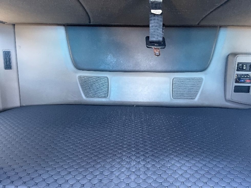 Sleeper Tractor-Heavy Duty Tractors-International-2020-LT625-El Paso-TX-721,935\n\t\tmiles-$ 30,250 - Image 16