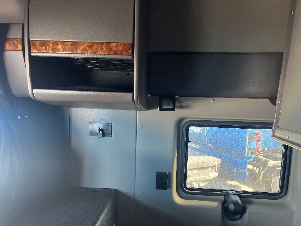 Sleeper Tractor-Heavy Duty Tractors-International-2020-LT625-El Paso-TX-721,935\n\t\tmiles-$ 30,250 - Image 19