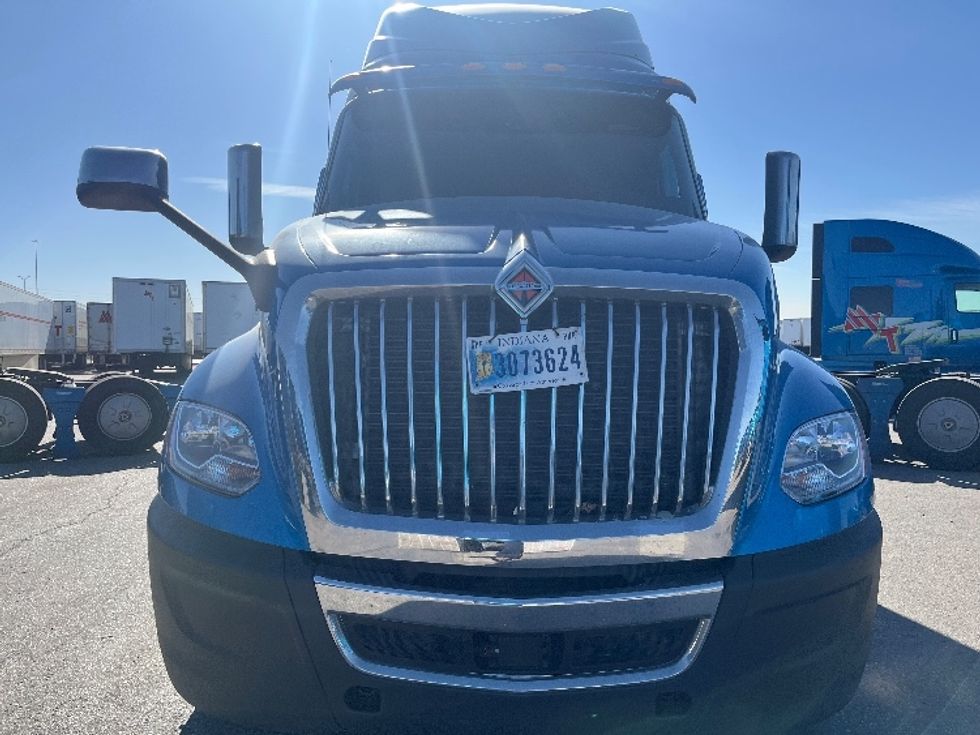 Sleeper Tractor-Heavy Duty Tractors-International-2020-LT625-El Paso-TX-721,935\n\t\tmiles-$ 30,250 - Image 2