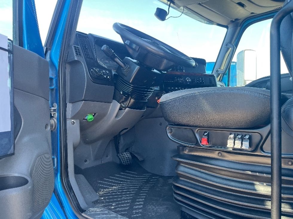 Sleeper Tractor-Heavy Duty Tractors-International-2020-LT625-El Paso-TX-721,935\n\t\tmiles-$ 30,250 - Image 9