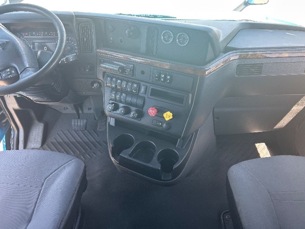 Sleeper Tractor-Heavy Duty Tractors-International-2020-LT625-El Paso-TX-725,675\n\t\tmiles-$ 29,000 - Image 12
