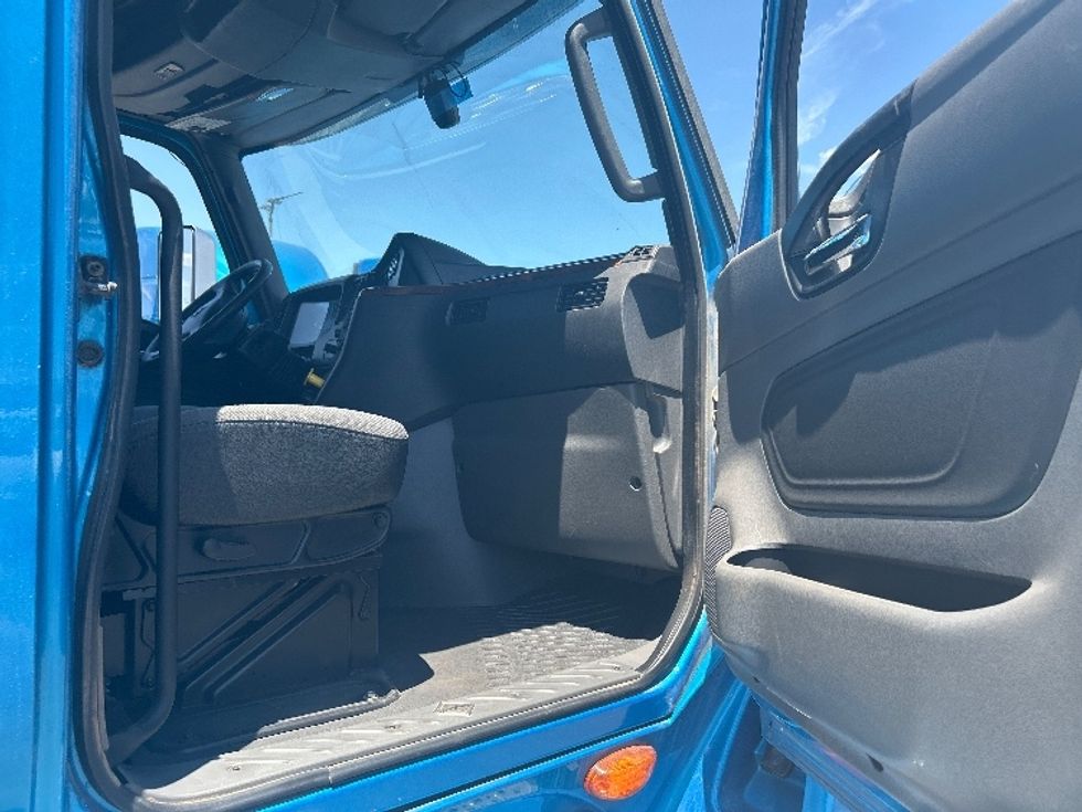 Sleeper Tractor-Heavy Duty Tractors-International-2020-LT625-El Paso-TX-725,675\n\t\tmiles-$ 29,000 - Image 13