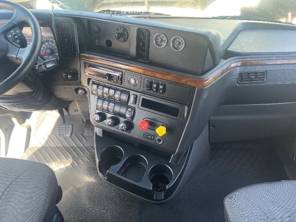 Sleeper Tractor-Heavy Duty Tractors-International-2020-LT625-El Paso-TX-727,581\n\t\tmiles-$ 29,750 - Image 12