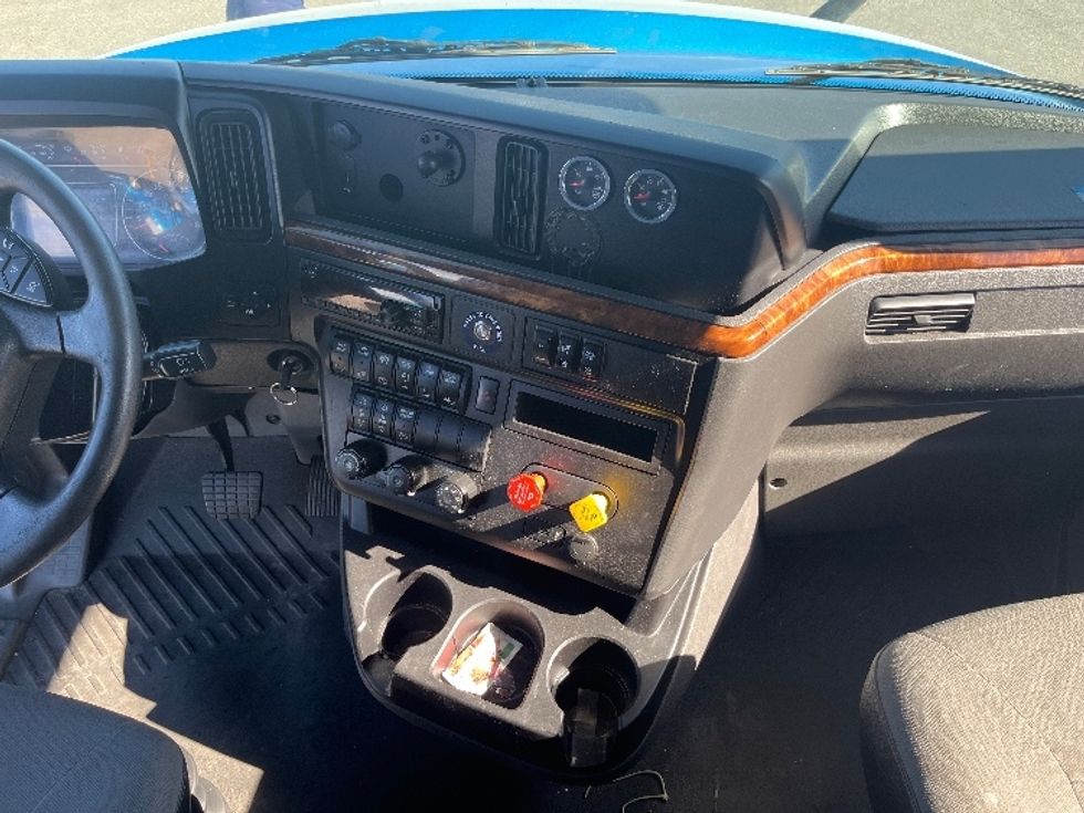 Sleeper Tractor-Heavy Duty Tractors-International-2020-LT625-El Paso-TX-727,692\n\t\tmiles-$ 29,750 - Image 12
