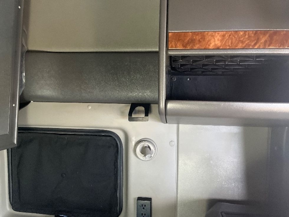 Sleeper Tractor-Heavy Duty Tractors-International-2020-LT625-El Paso-TX-727,692\n\t\tmiles-$ 29,750 - Image 18