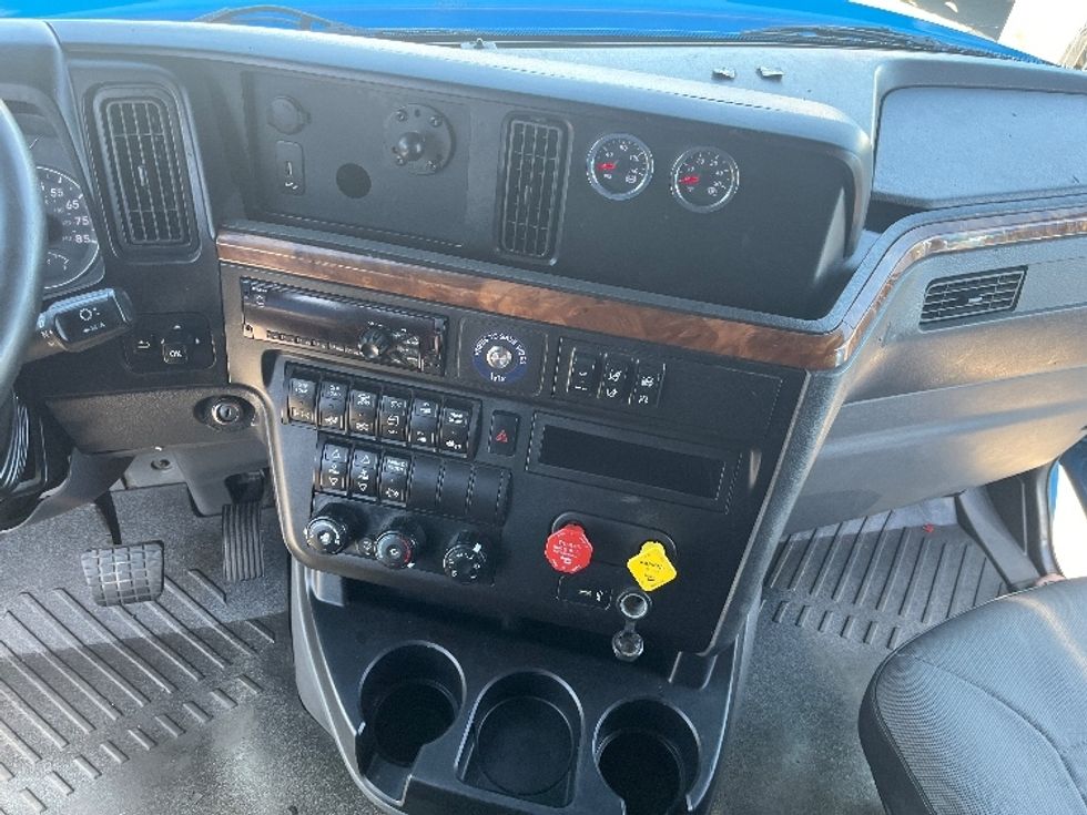 Sleeper Tractor-Heavy Duty Tractors-International-2020-LT625-El Paso-TX-729,304\n\t\tmiles-$ 29,750 - Image 12