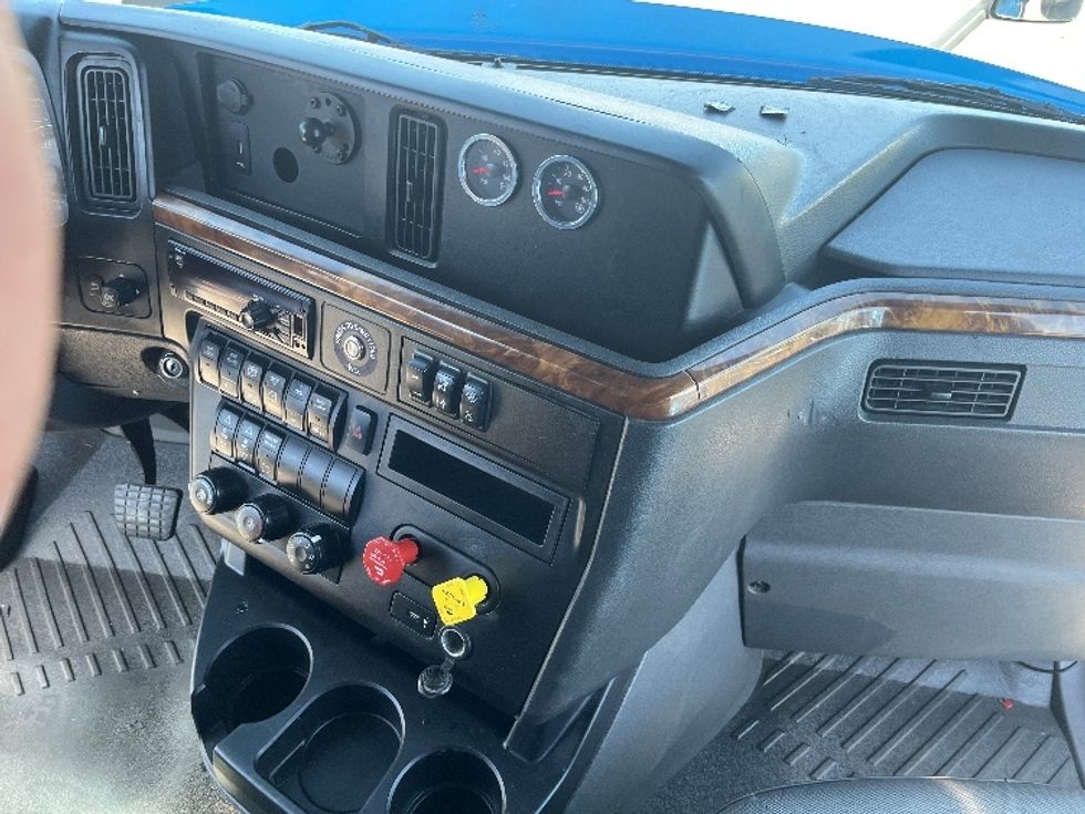 Sleeper Tractor-Heavy Duty Tractors-International-2020-LT625-El Paso-TX-729,304\n\t\tmiles-$ 29,750 - Image 15