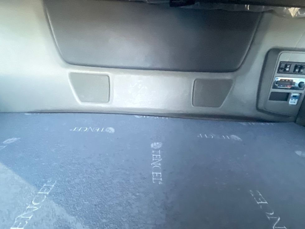 Sleeper Tractor-Heavy Duty Tractors-International-2020-LT625-El Paso-TX-729,304\n\t\tmiles-$ 29,750 - Image 16