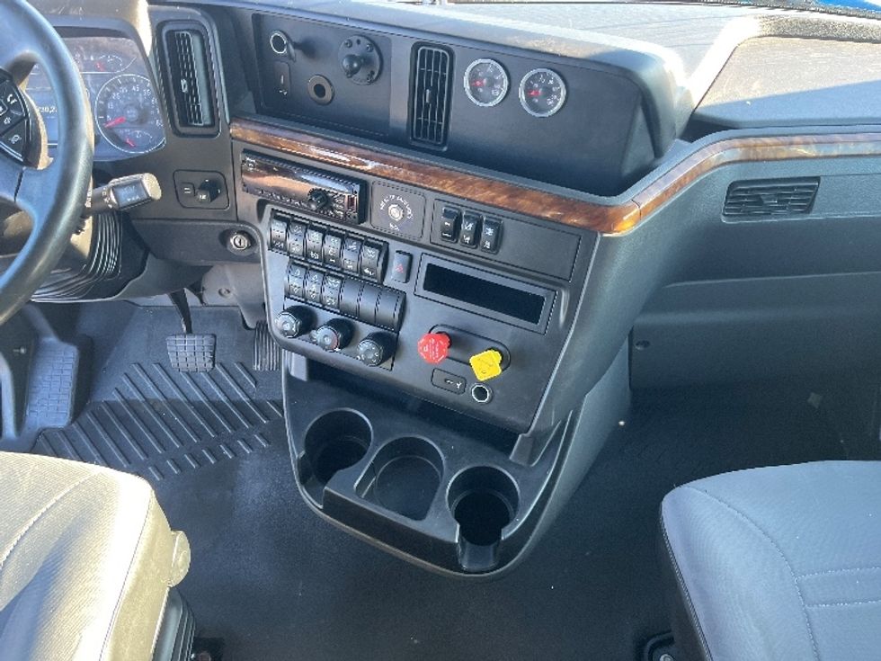 2020 International LT625 LT photo 11