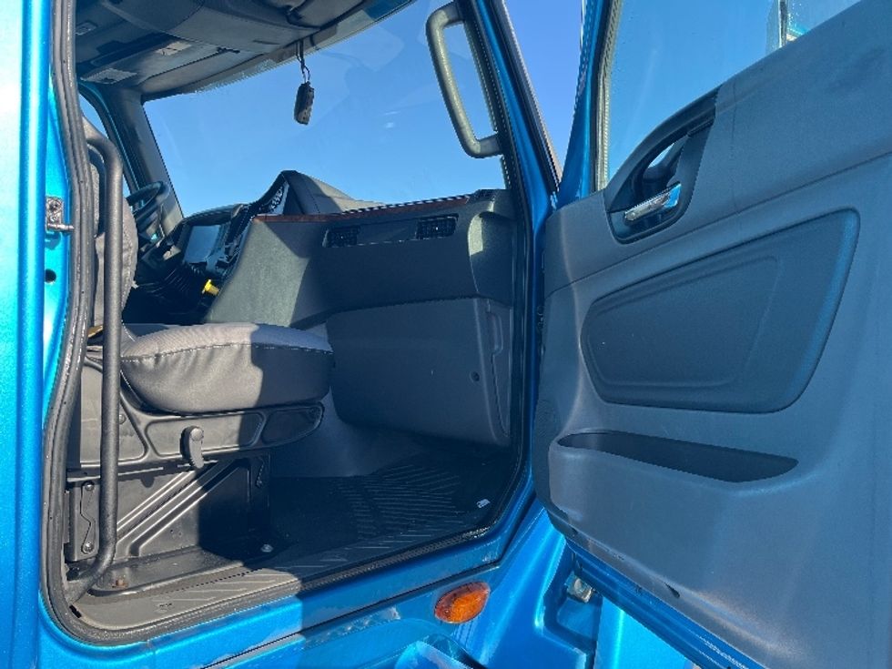 2020 International LT625 LT photo 12