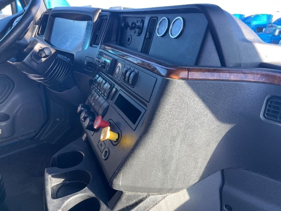 2020 International LT625 LT photo 13