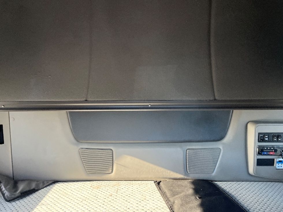 2020 International LT625 LT photo 14