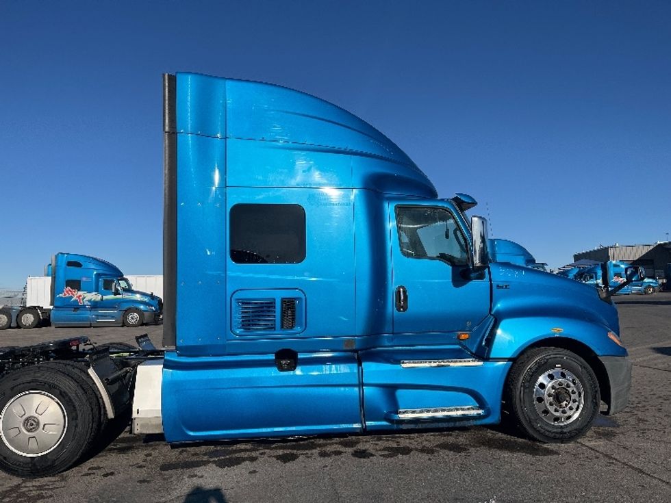 2020 International LT625 LT photo 7