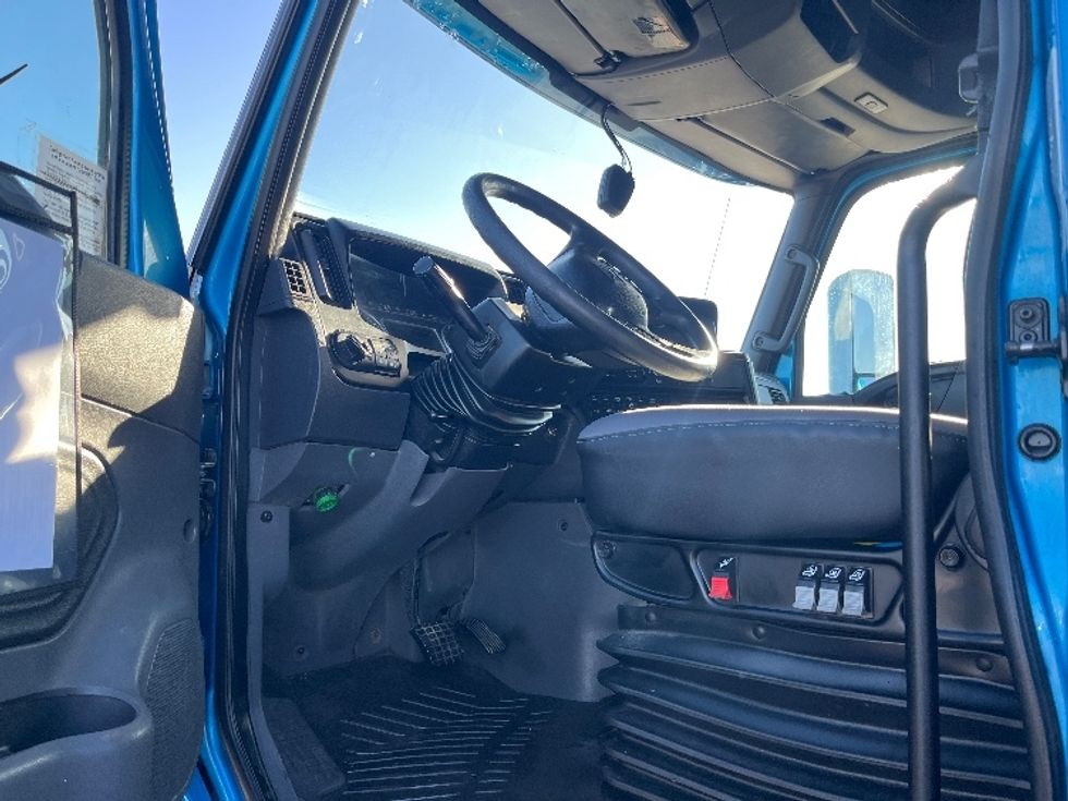 2020 International LT625 LT photo 8