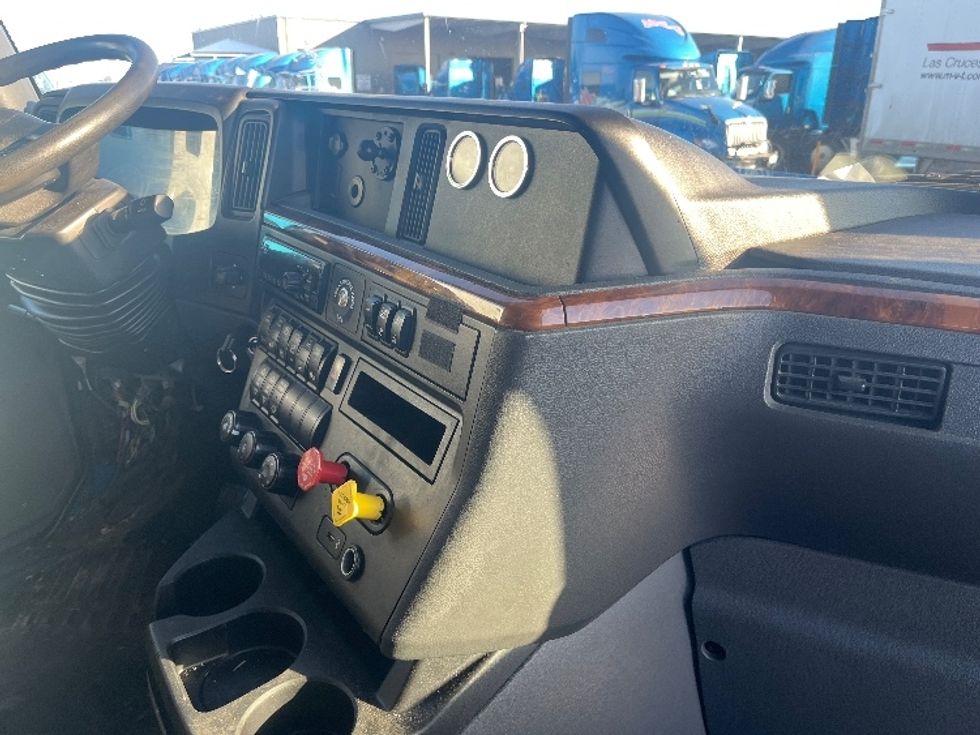 Sleeper Tractor-Heavy Duty Tractors-International-2020-LT625-El Paso-TX-730,533\n\t\tmiles-$ 29,500 - Image 15