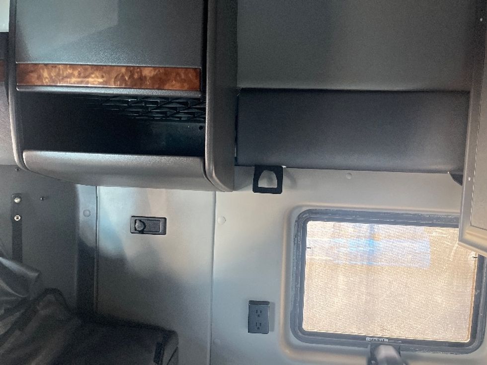 Sleeper Tractor-Heavy Duty Tractors-International-2020-LT625-El Paso-TX-730,533\n\t\tmiles-$ 29,500 - Image 19