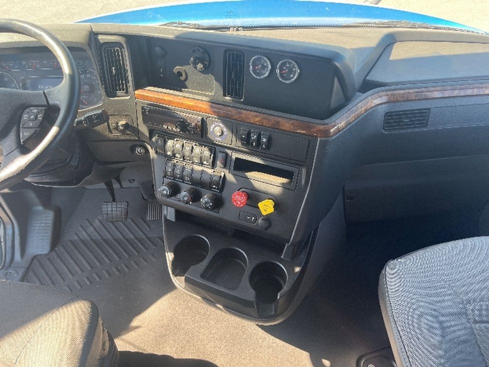 Sleeper Tractor-Heavy Duty Tractors-International-2020-LT625-El Paso-TX-731,620\n\t\tmiles-$ 29,500 - Image 12