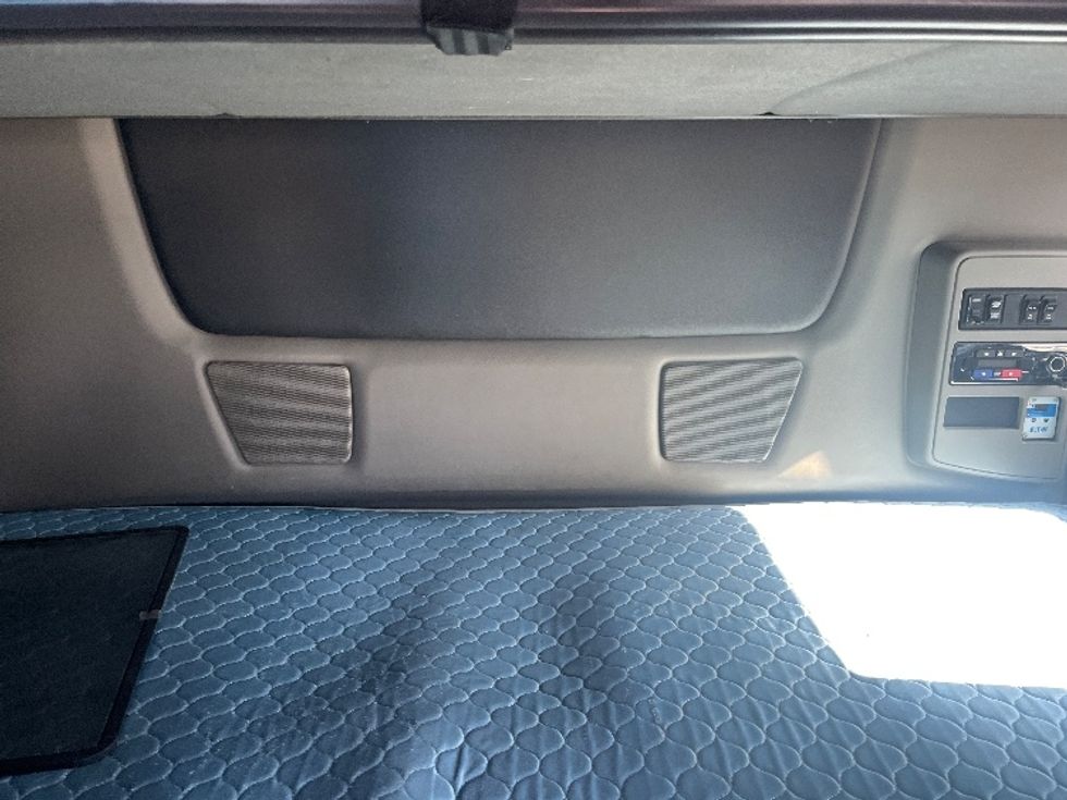 Sleeper Tractor-Heavy Duty Tractors-International-2020-LT625-El Paso-TX-731,620\n\t\tmiles-$ 29,500 - Image 16