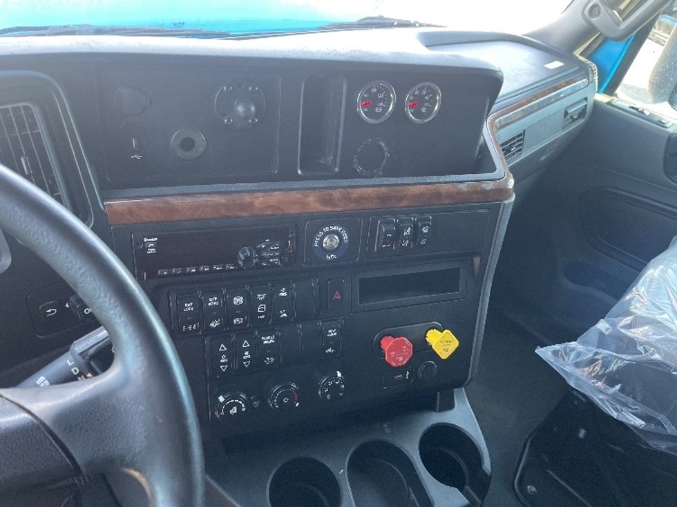 2020 International LT625 LT photo 10