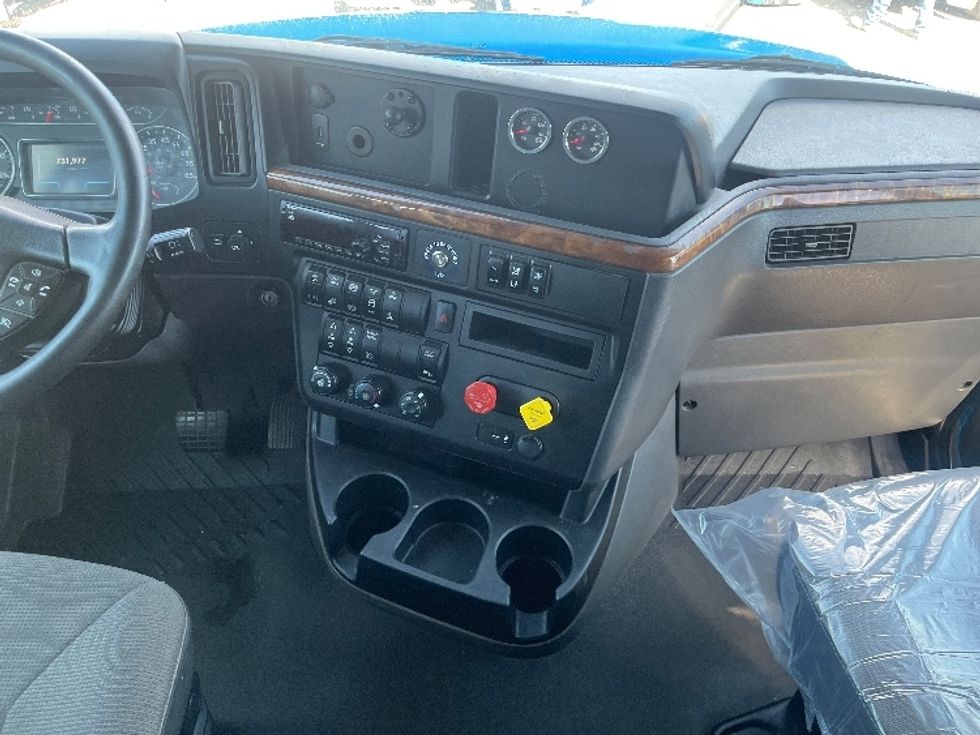 2020 International LT625 LT photo 12