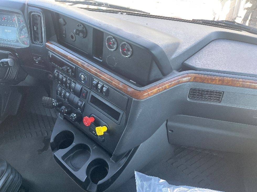 2020 International LT625 LT photo 15