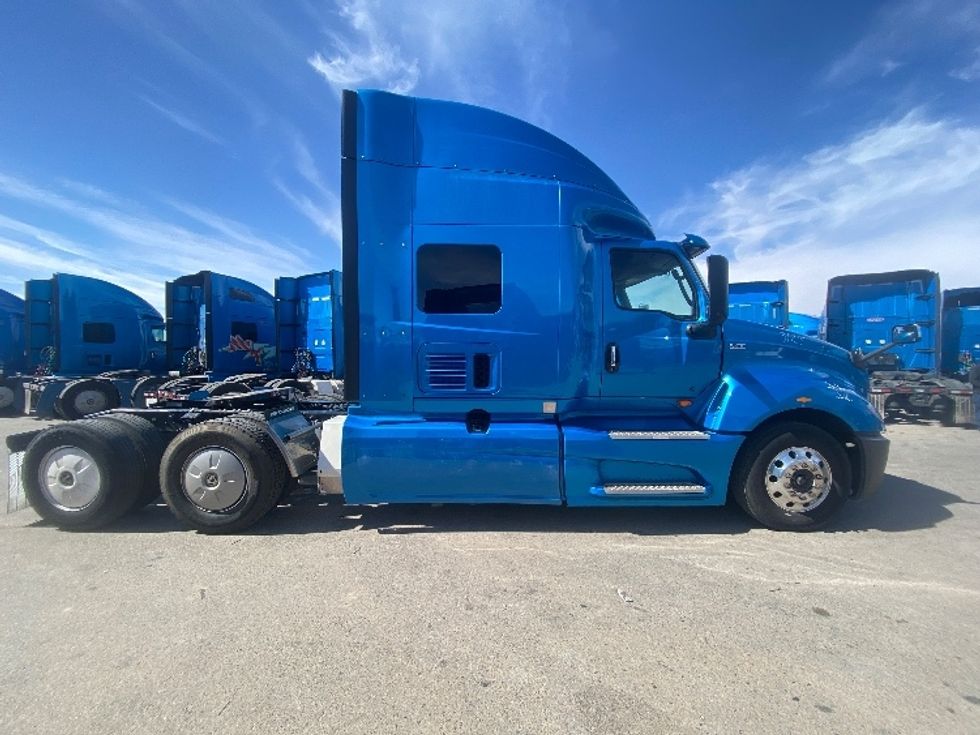 2020 International LT625 LT photo 8