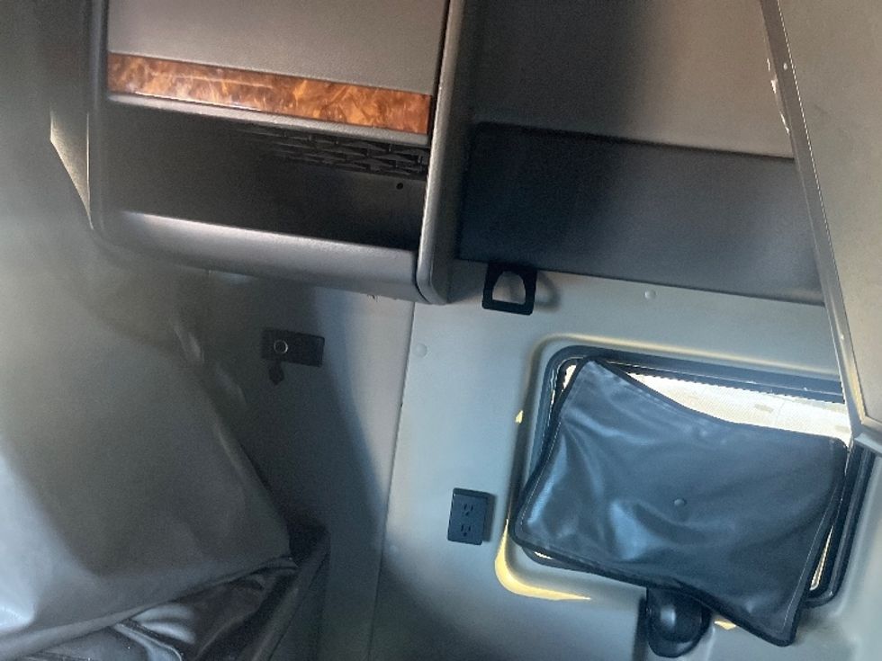 Sleeper Tractor-Heavy Duty Tractors-International-2020-LT625-El Paso-TX-733,257\n\t\tmiles-$ 29,500 - Image 19