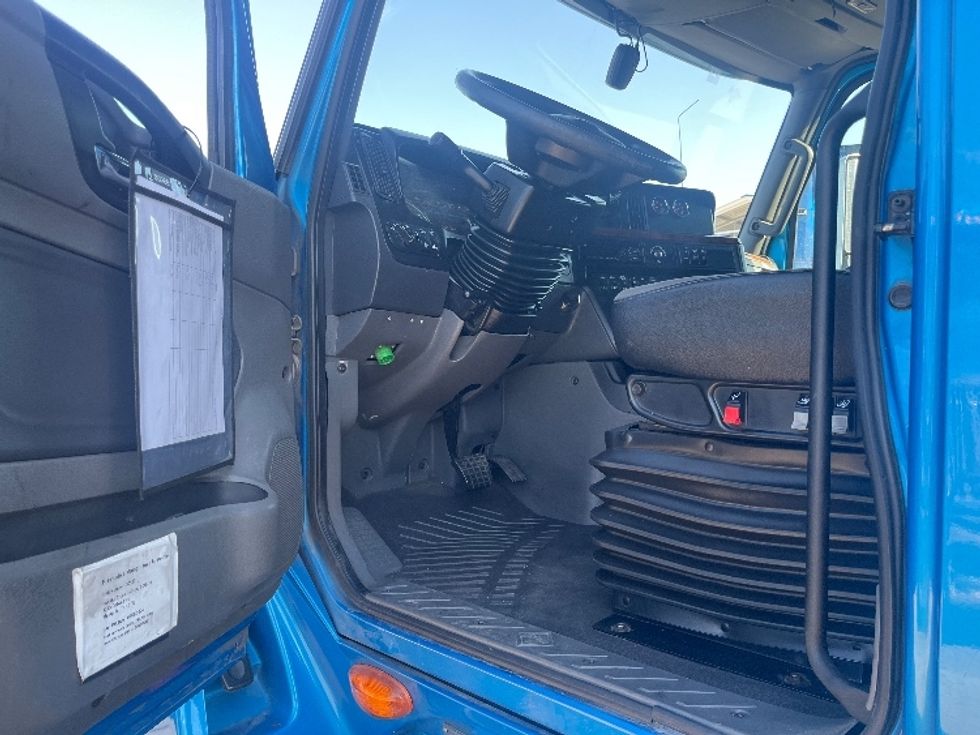 Sleeper Tractor-Heavy Duty Tractors-International-2020-LT625-El Paso-TX-733,257\n\t\tmiles-$ 29,500 - Image 9