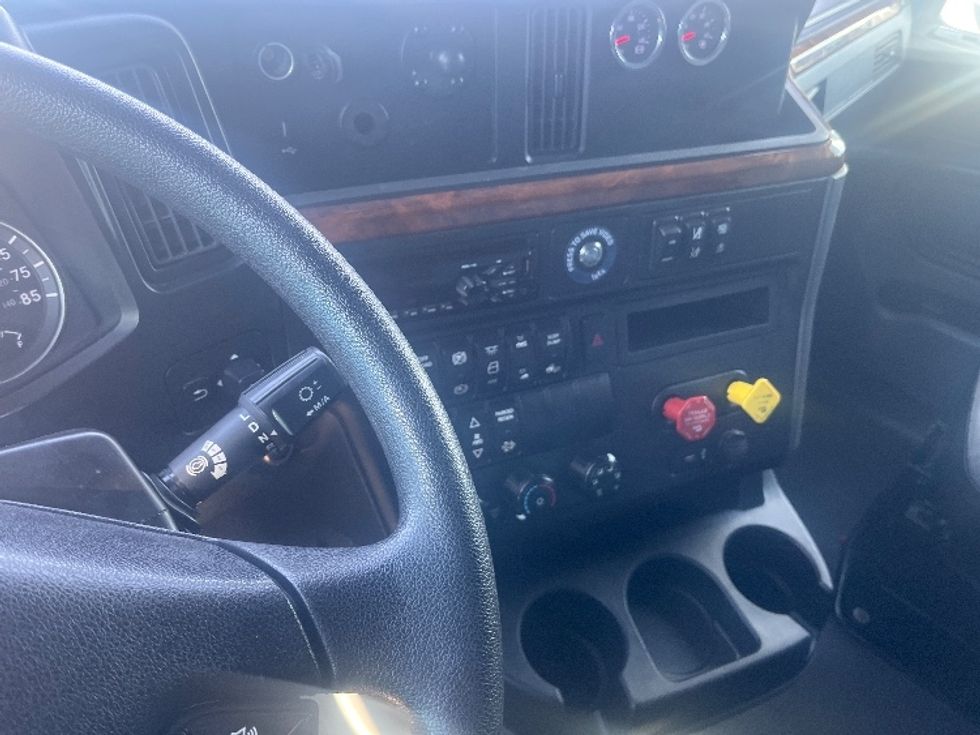 Sleeper Tractor-Heavy Duty Tractors-International-2020-LT625-El Paso-TX-733,793\n\t\tmiles-$ 29,250 - Image 10