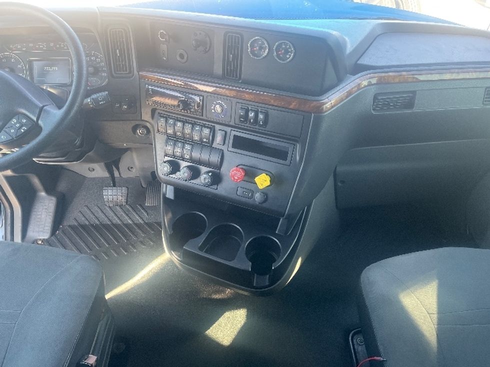 Sleeper Tractor-Heavy Duty Tractors-International-2020-LT625-El Paso-TX-733,793\n\t\tmiles-$ 29,250 - Image 12