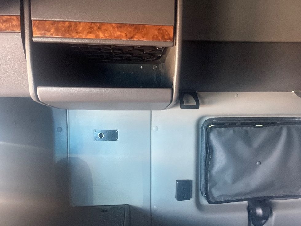 Sleeper Tractor-Heavy Duty Tractors-International-2020-LT625-El Paso-TX-733,793\n\t\tmiles-$ 29,250 - Image 19